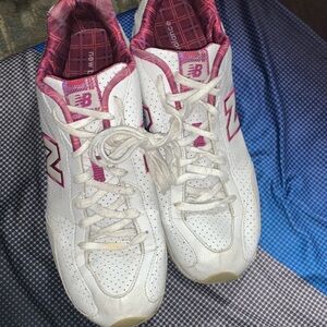 New Balance Women's White and Magenta Sneakers